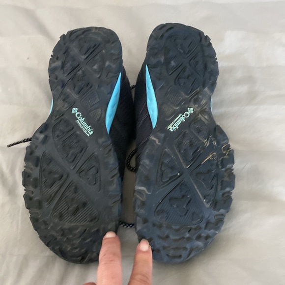 Columbia woman’s hiking shoe. 7.5 - Picture 4 of 6